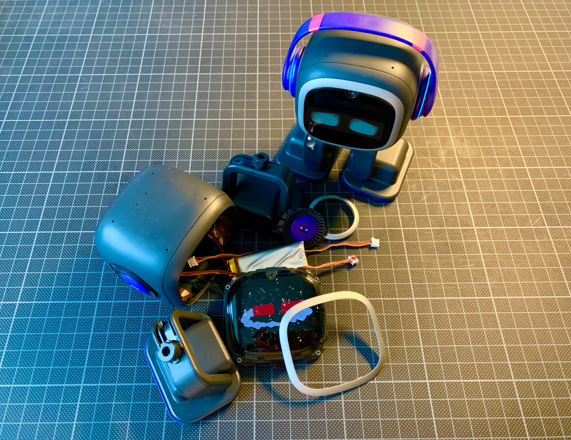 EMO Robot, AI Desktop Pet, Living.AI – Robot Shop