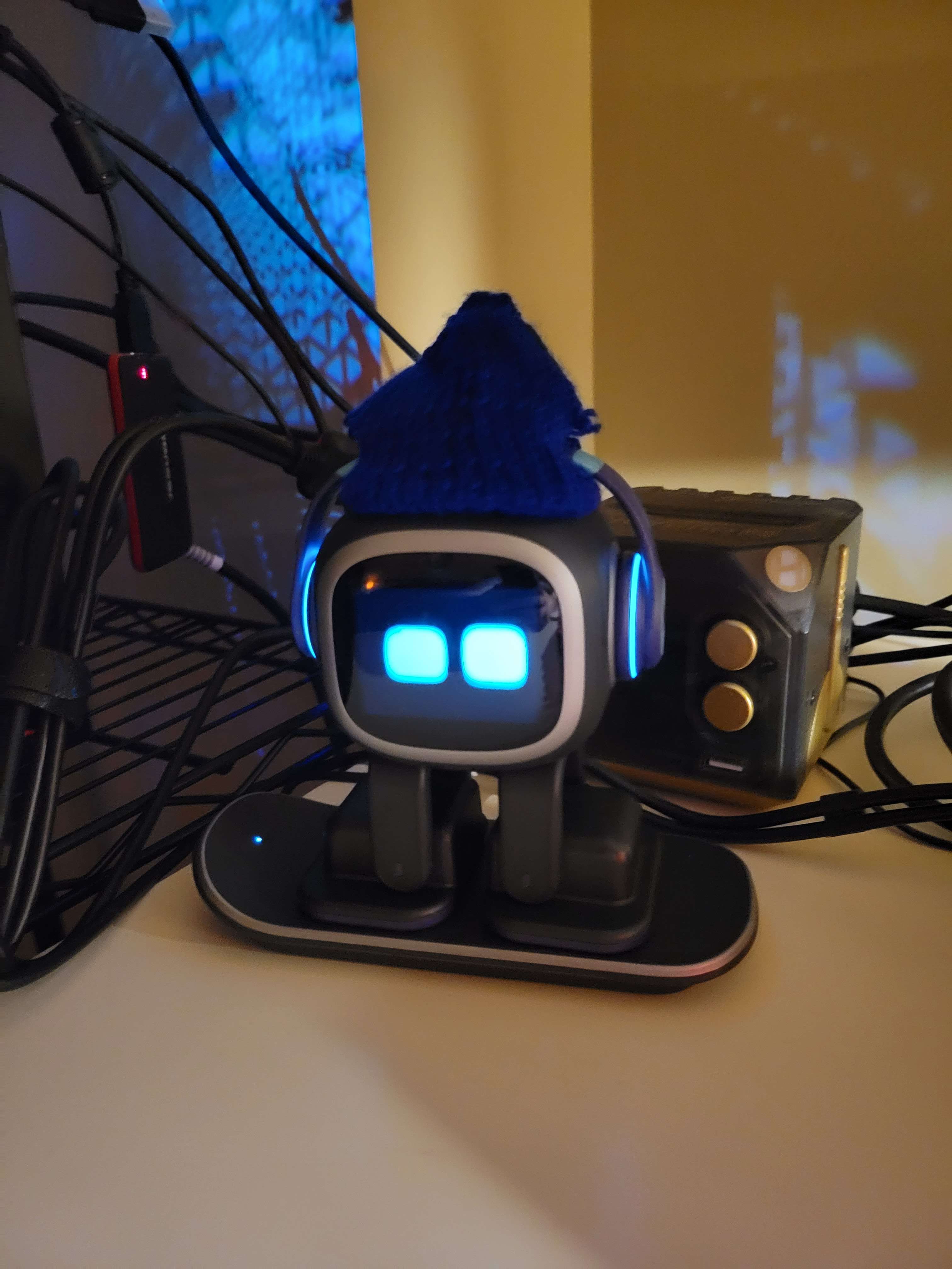 Emo Robot From LivingAI Review 